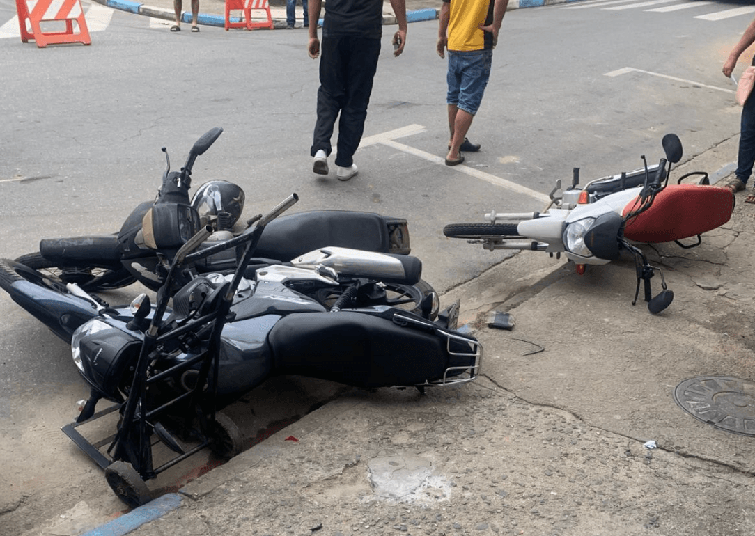 Vídeo: Homem é preso por fazer 'drift' em via pública e causar danos em outros veículos