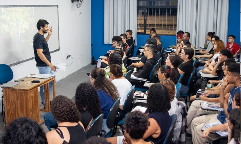 Conheça o Cursinho Popular Maio de 68, que oferece ensino a alunos de baixa renda