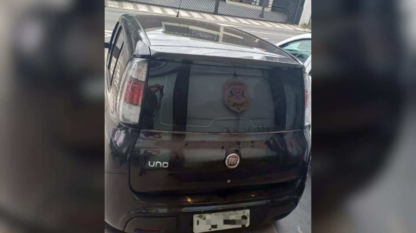 Três homens roubam veículo e trocam tiros com a polícia em Jundiapeba; um suspeito foi baleado