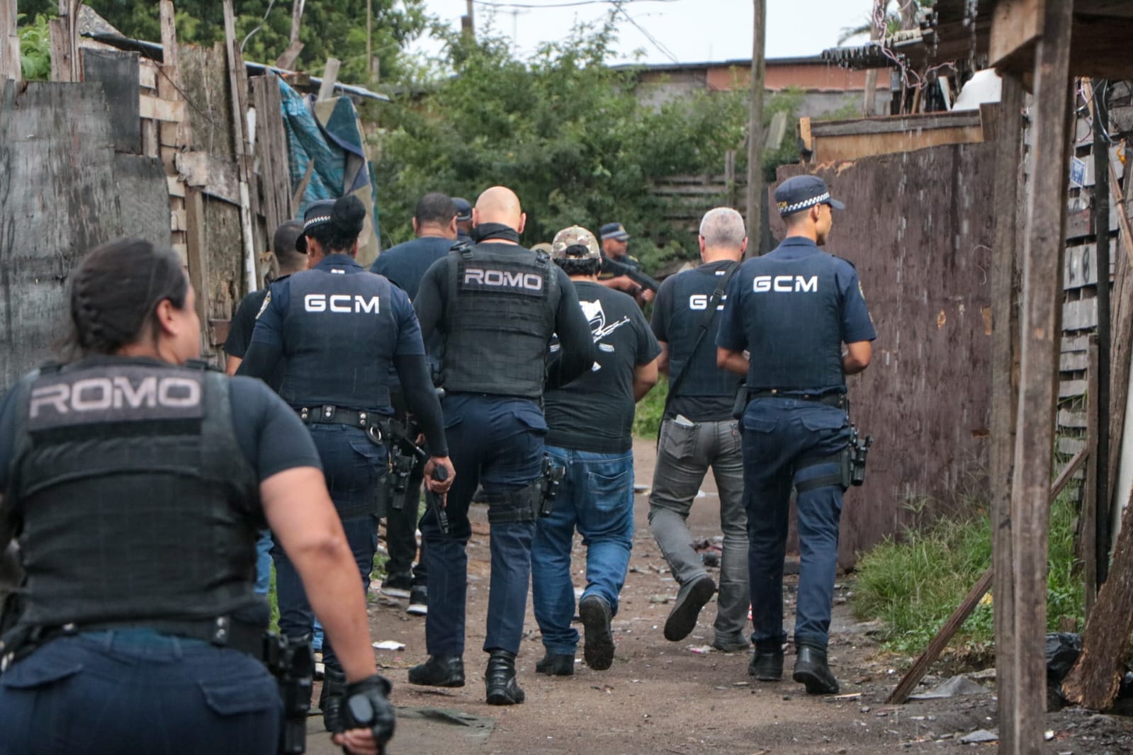 GCMs recuperam carro e prendem homem em flagrante durante operação no Alto Tietê 