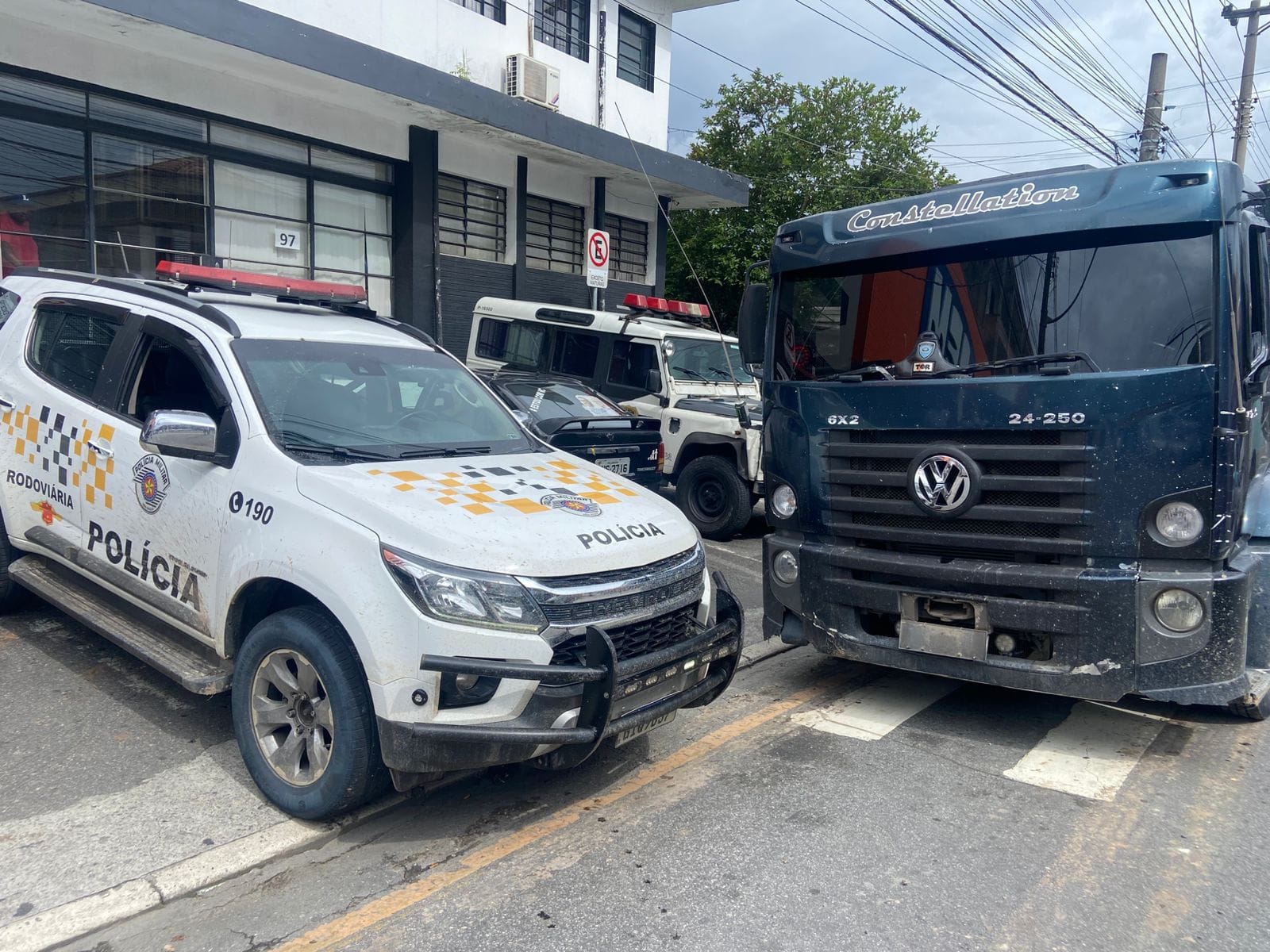 Caminhoneiro é abandonado após roubo e suspeito é preso pelo TOR em Itaquaquecetuba