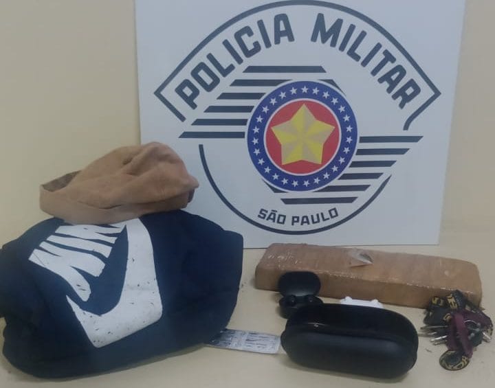 Polícia apreende drogas e moto durante operação em Biritiba Mirim