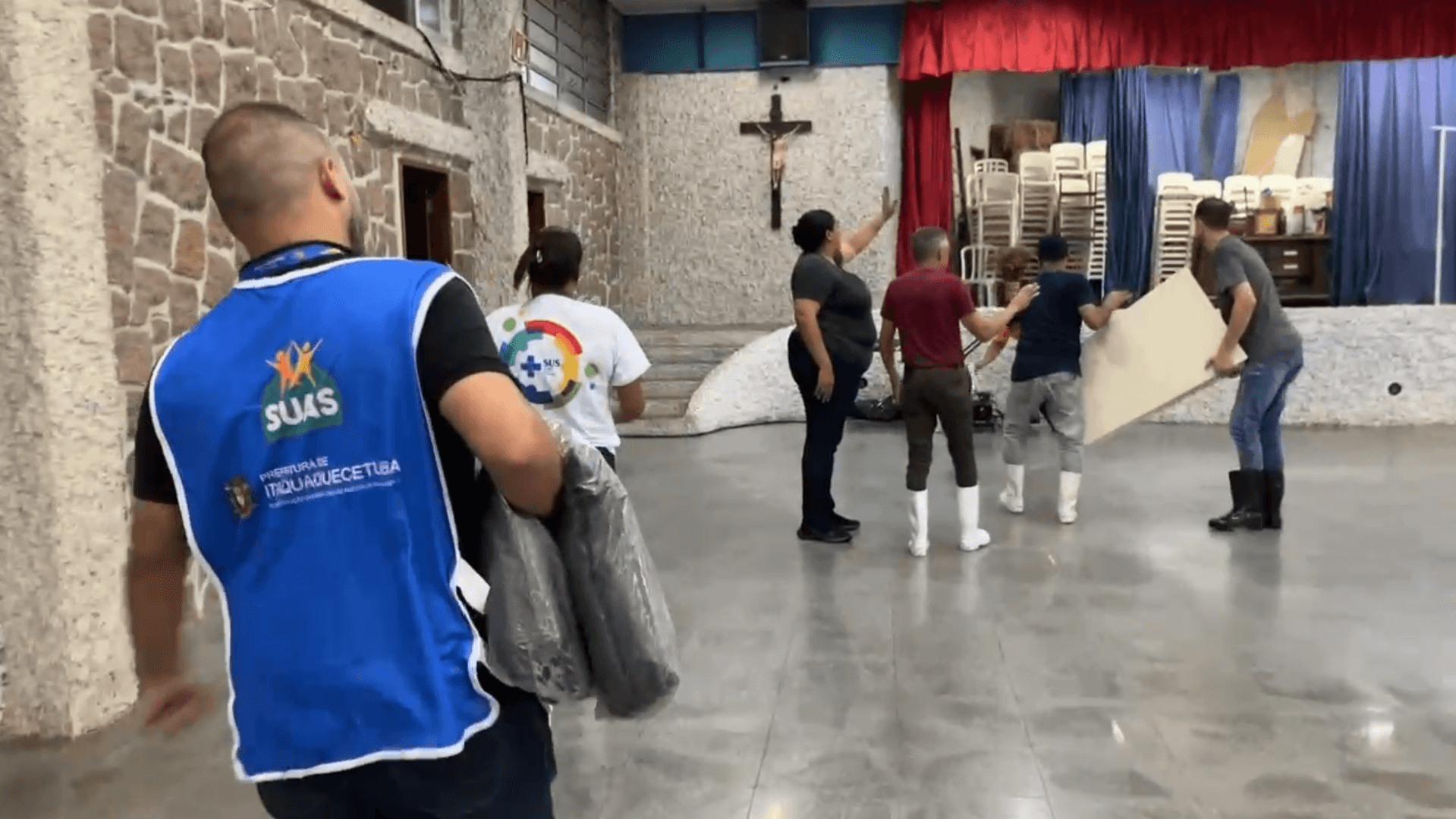 Itaquá cria força-tarefa para atender bairros atingidos pela chuva e monta abrigos