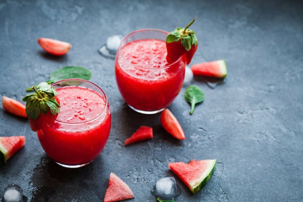 10 sucos detox e refrescantes para começar a semana