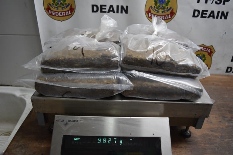 Droga apreendida em aeroporto tinha Suzano como destino, diz PF; um homem foi preso