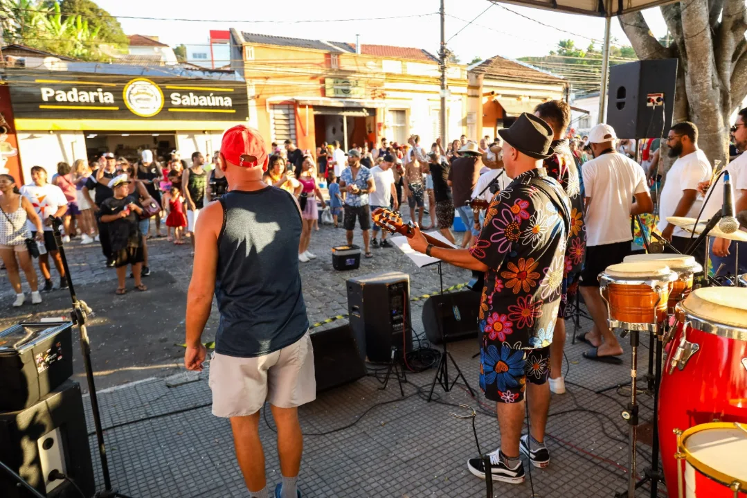 Bloco Sem Freio agita o Carnaval de Sabaúna, em Mogi das Cruzes
