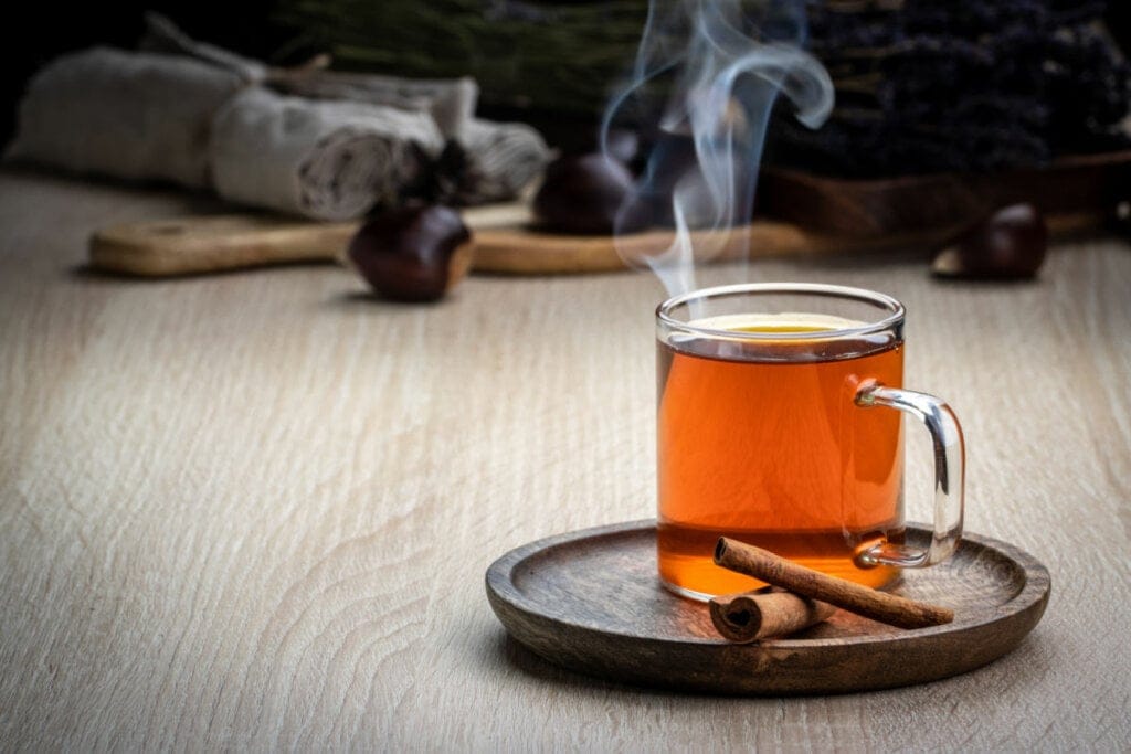 8 chás medicinais para preparar em casa
