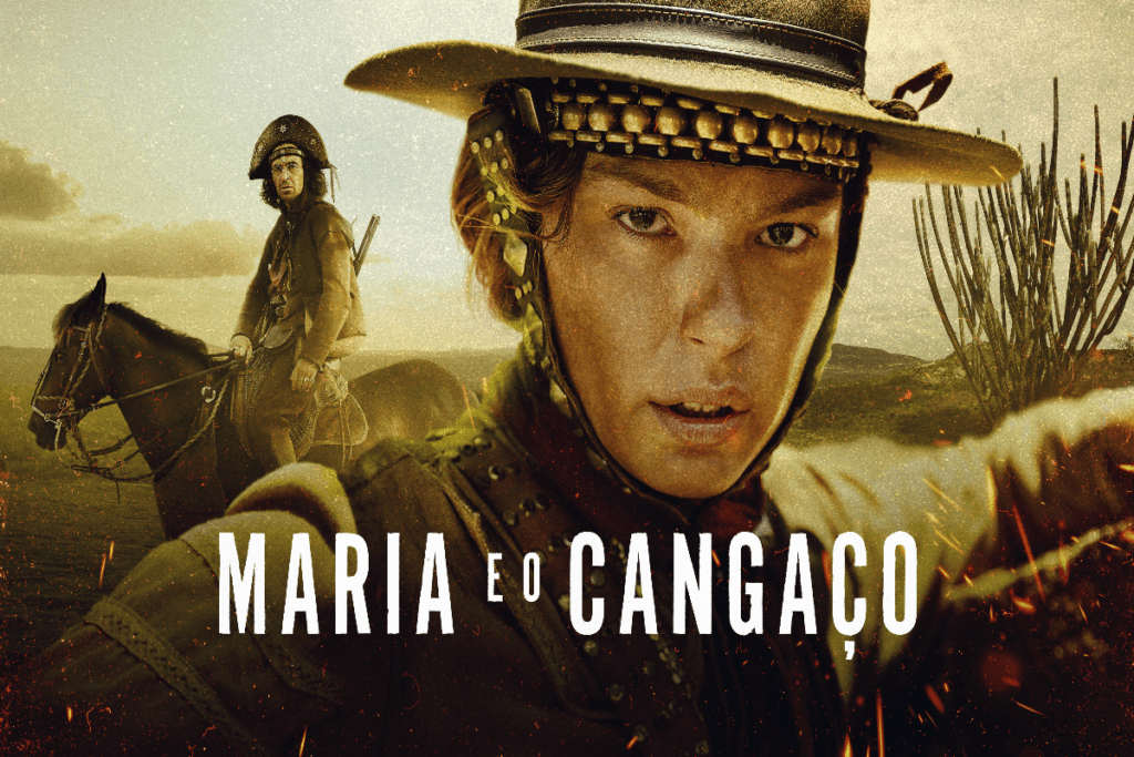 Imagem de uma mulher com usando chapéu e roupa do cangaço e atrás homem montado em cavalo com roupas de cangaceiro