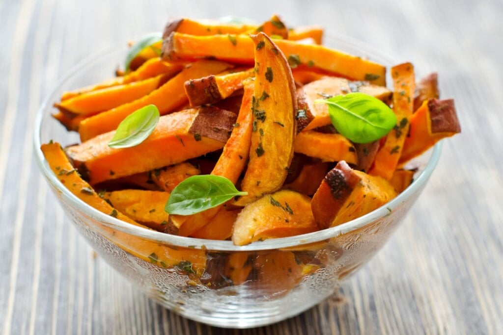 5 receitas criativas com batata-doce para o almoço