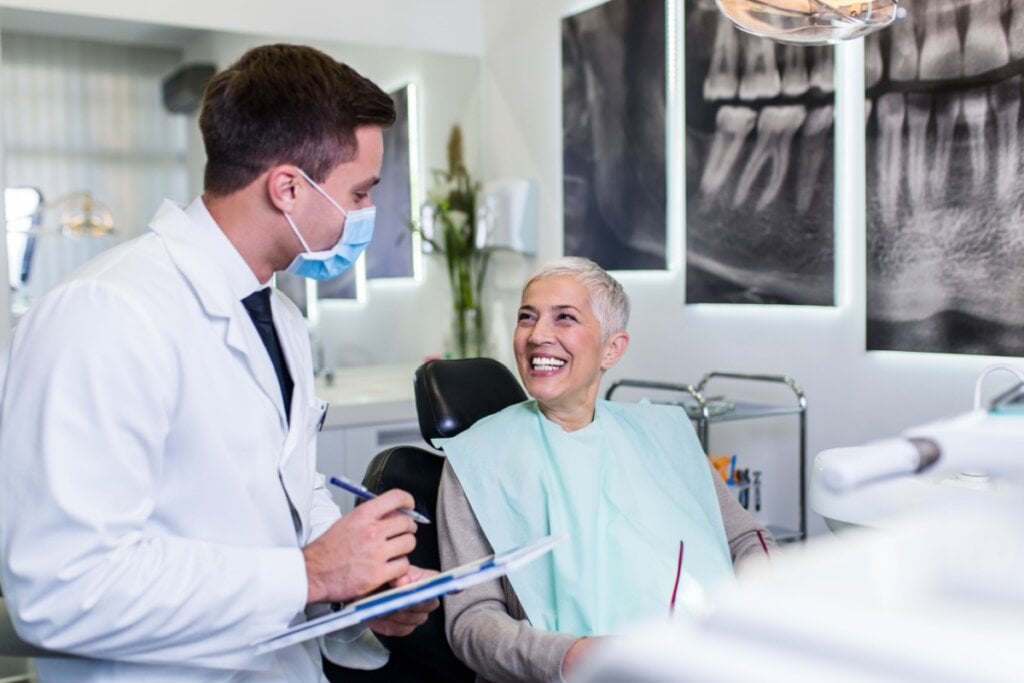 Veja os riscos de receitas caseiras para clarear os dentes