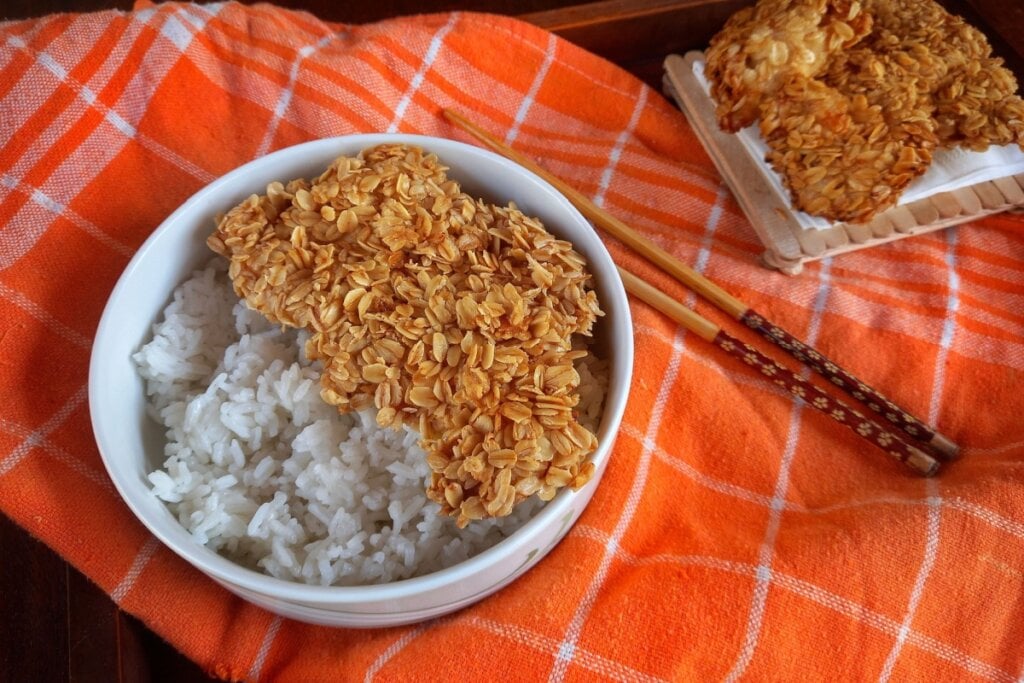 5 receitas práticas de frango empanado para o almoço