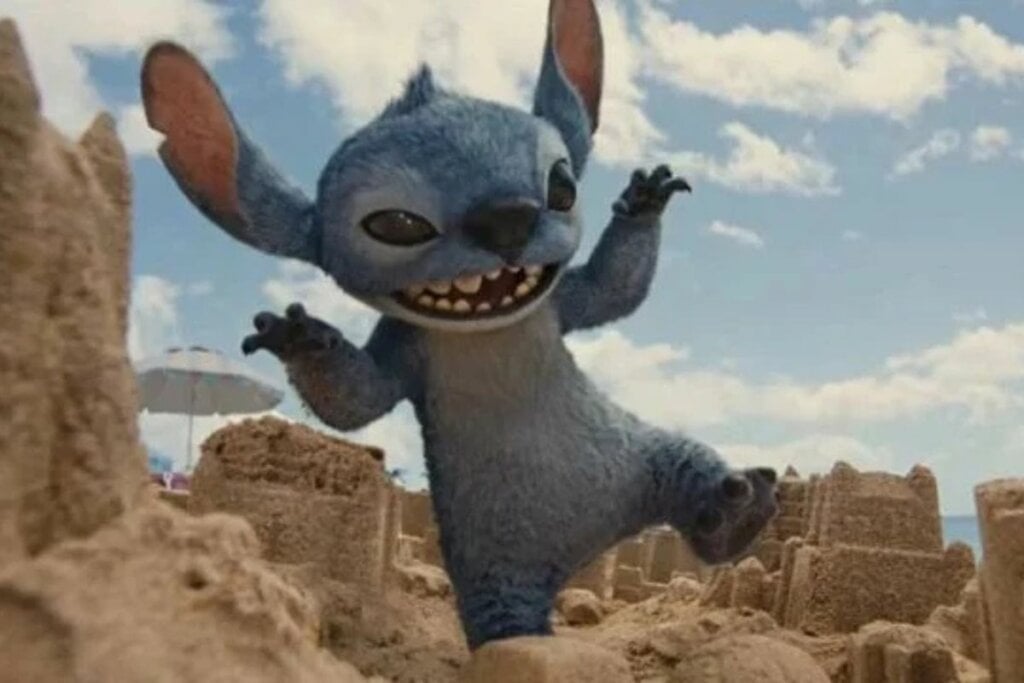 Stitch em cima de uma rocha no filme "Lilo & Stitch"
