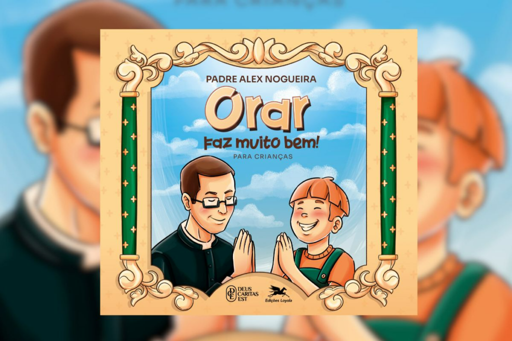 Capa de livro com título e nome do autor e ilustração de um homem com cabelo curto, usando óculos e roupa de padre na cor preta, rezando ao lado de um menino com o cabelo curto ruivo e usando um macacão verde e uma camiseta laranja