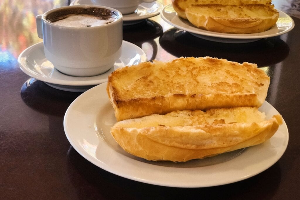 Veja como inserir o pão francês na dieta de forma saudável