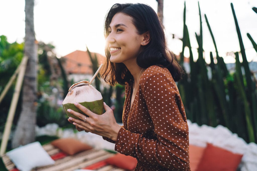 11 benefícios da água de coco para a saúde