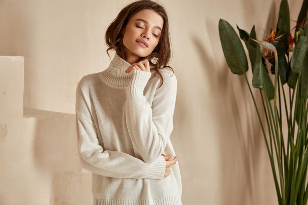 4 tipos de blusas para compor looks no inverno