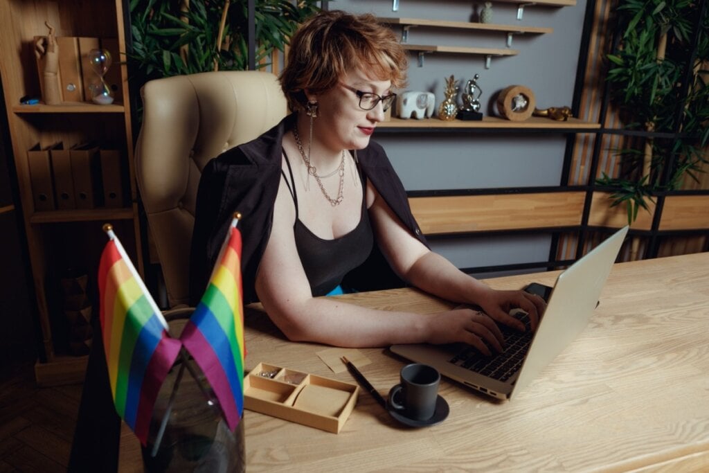 6 passos para combater a LGBTfobia dentro das empresas