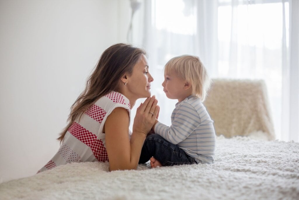 5 orações de proteção para os filhos