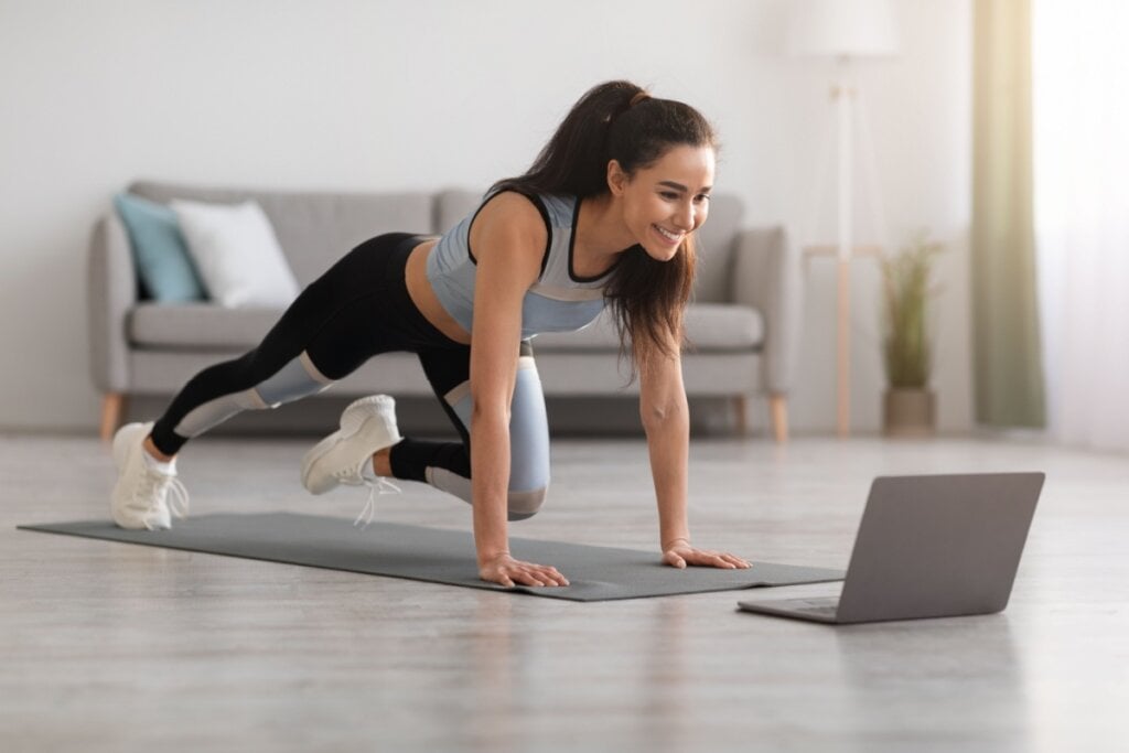 Veja benefícios do treino funcional em casa para a saúde mental