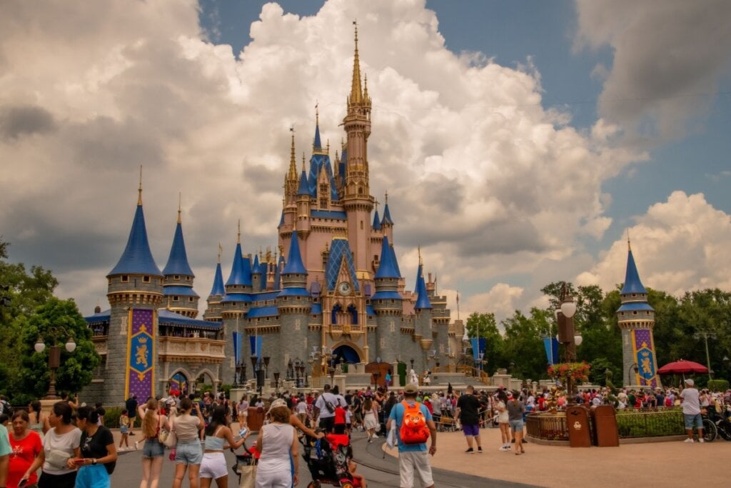 Vista do castelo do parque Magic Kingdom em Orlando