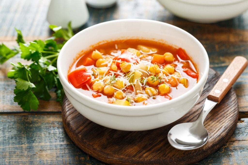 7 sopas ricas em fibras para os dias frios