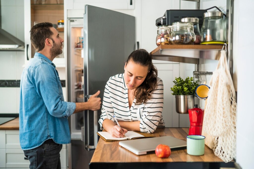 8 dicas para economizar com a baixa dos preços dos alimentos