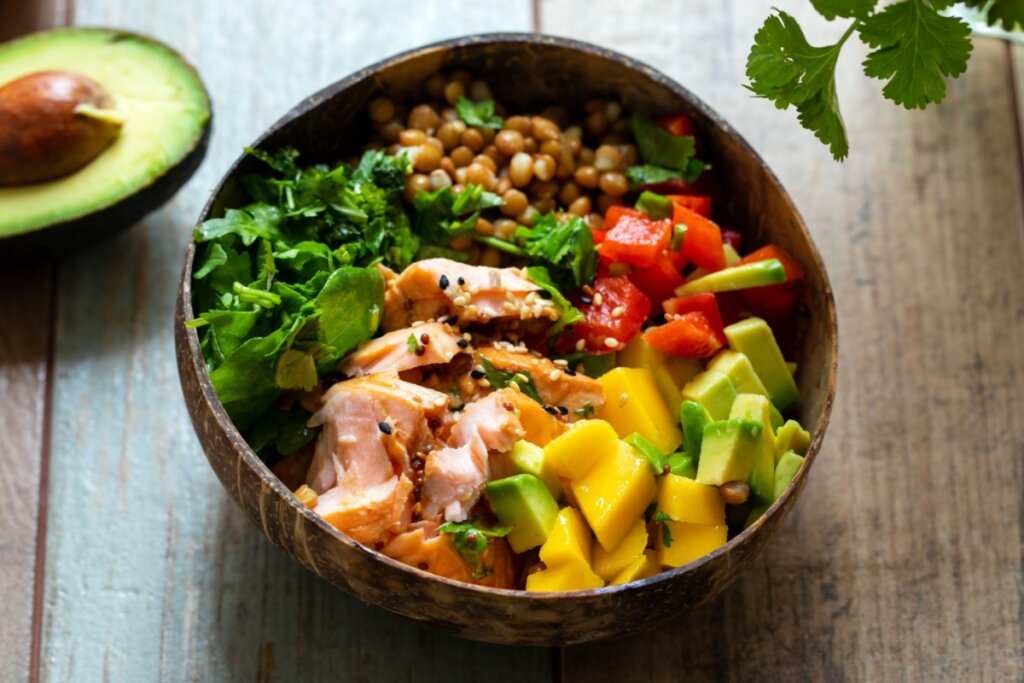 Almoço saudável: 4 receitas com salmão ricas em proteínas 
