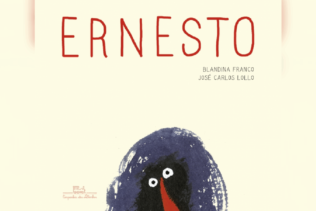 Capa do livro "Ernesto", com fundo bege, título em letras vermelhas e a ilustração de um pássaro preto de olhos brancos grandes e expressão curiosa