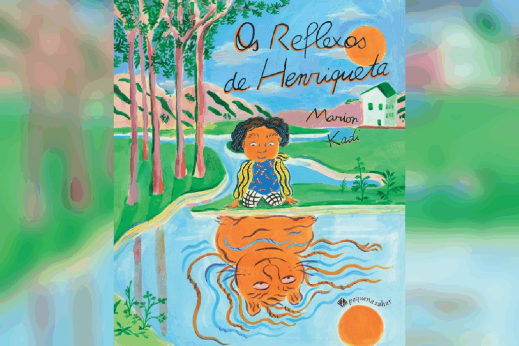 Capa do livro "Os reflexos de Henriqueta", com uma menina em frente a um lago refletindo a figura de um leão, cercada por árvores e céu ensolarado