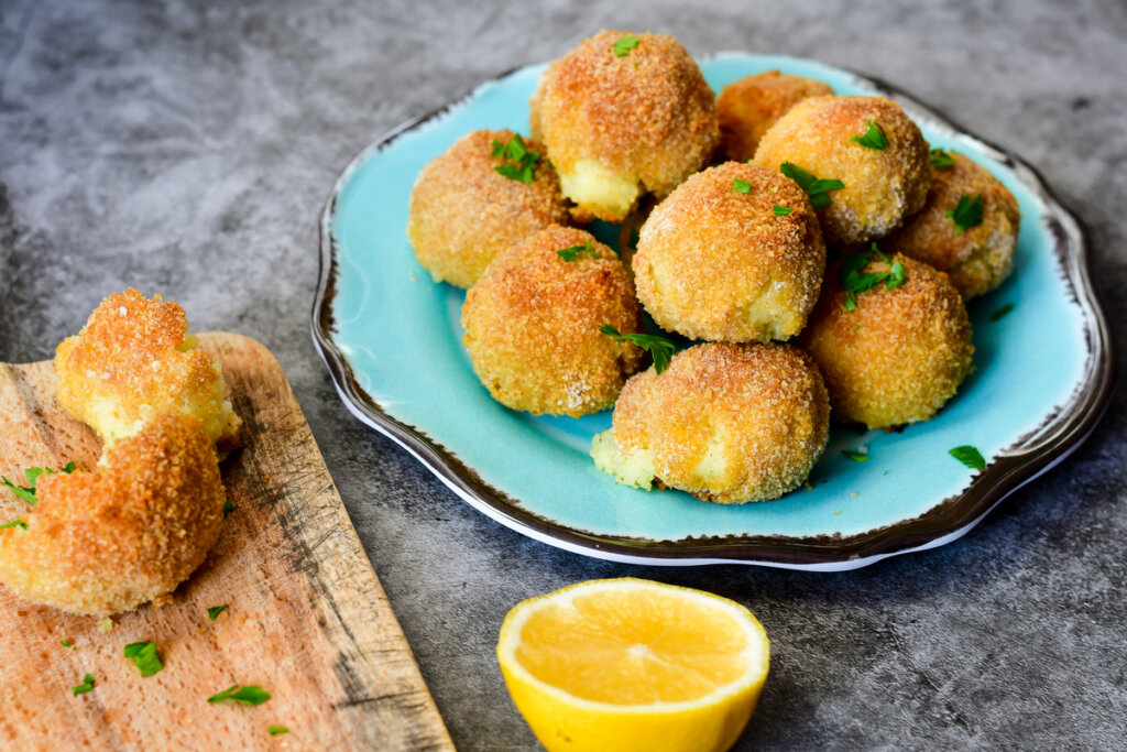 6 receitas de bolinho de arroz para o almoço ou o jantar