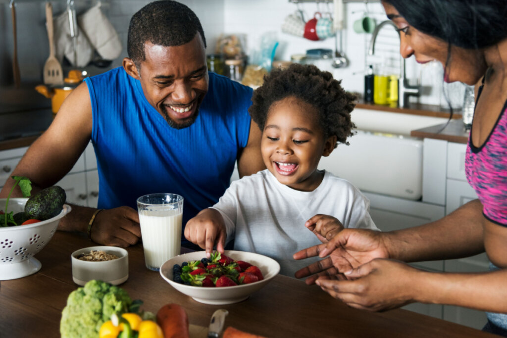 3 hábitos saudáveis para prevenir a obesidade em crianças