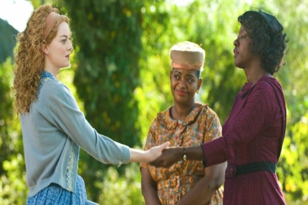 Cena do filme Histórias Cruzadas com atrizes se cumprimentando