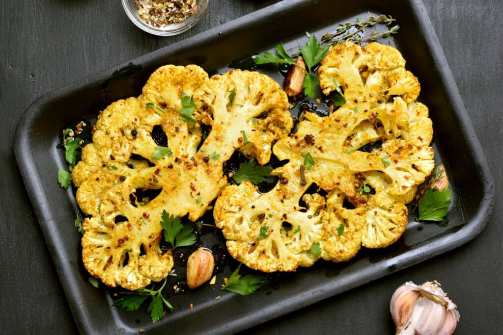 4 receitas de forno saudáveis que vão transformar o seu almoço
