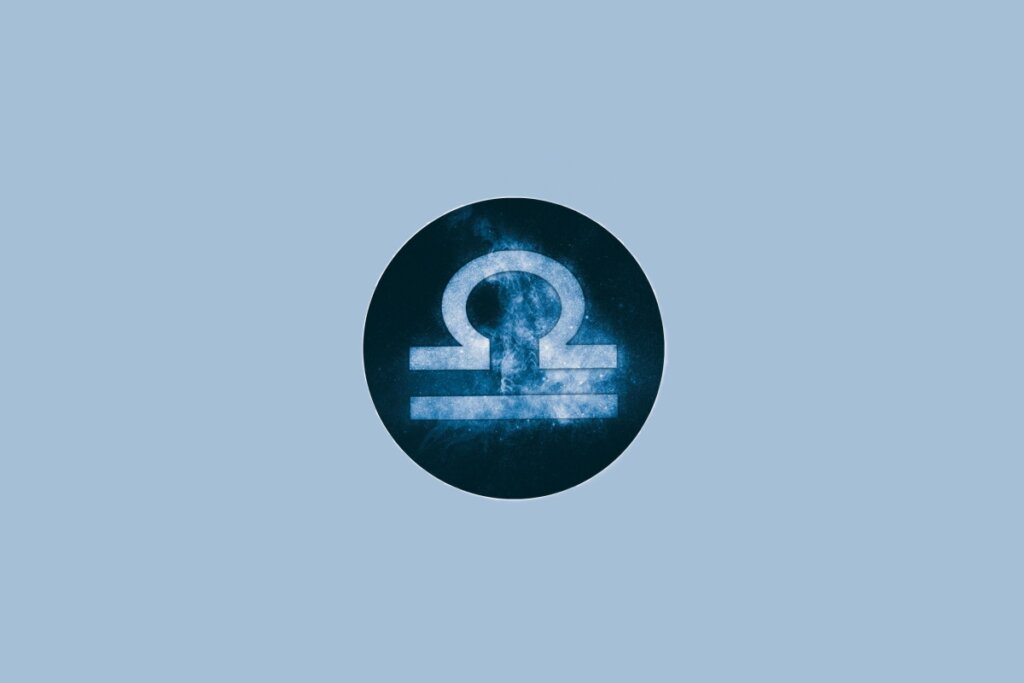 Ilustração do signo de Libra, em fundo azulado, com uma linha horizontal cortada por um arco