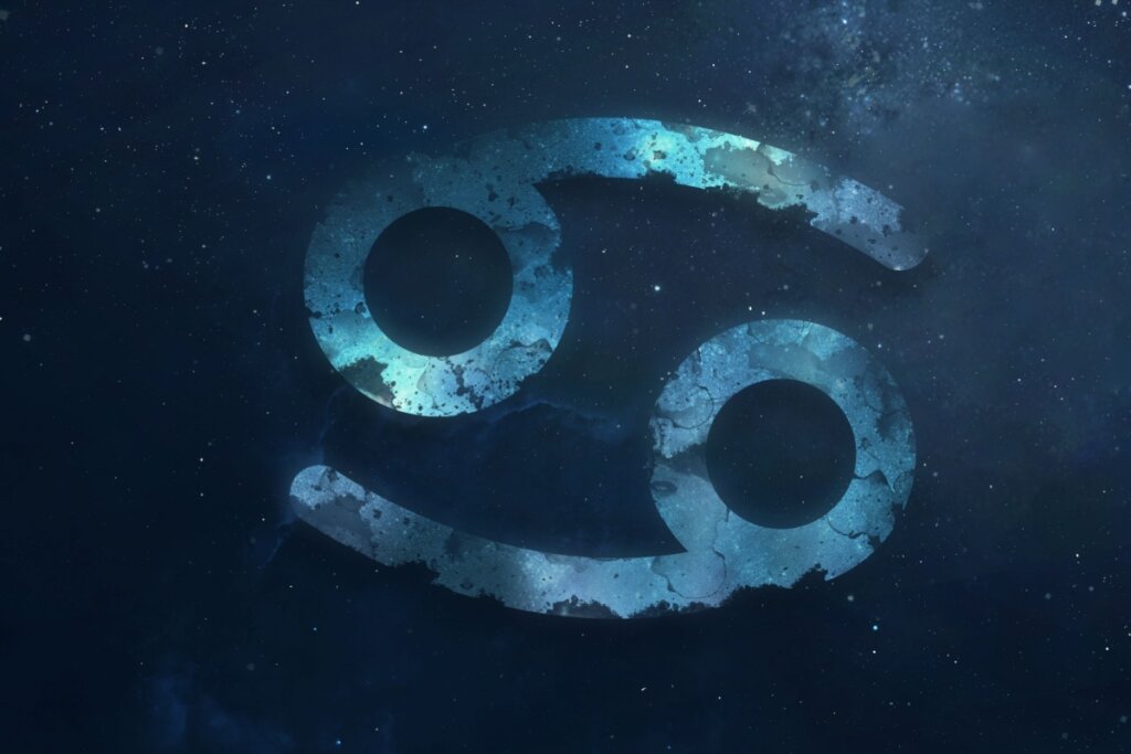 símbolo do signo de câncer em um fundo azul sobre fundo azul-escuro estrelado