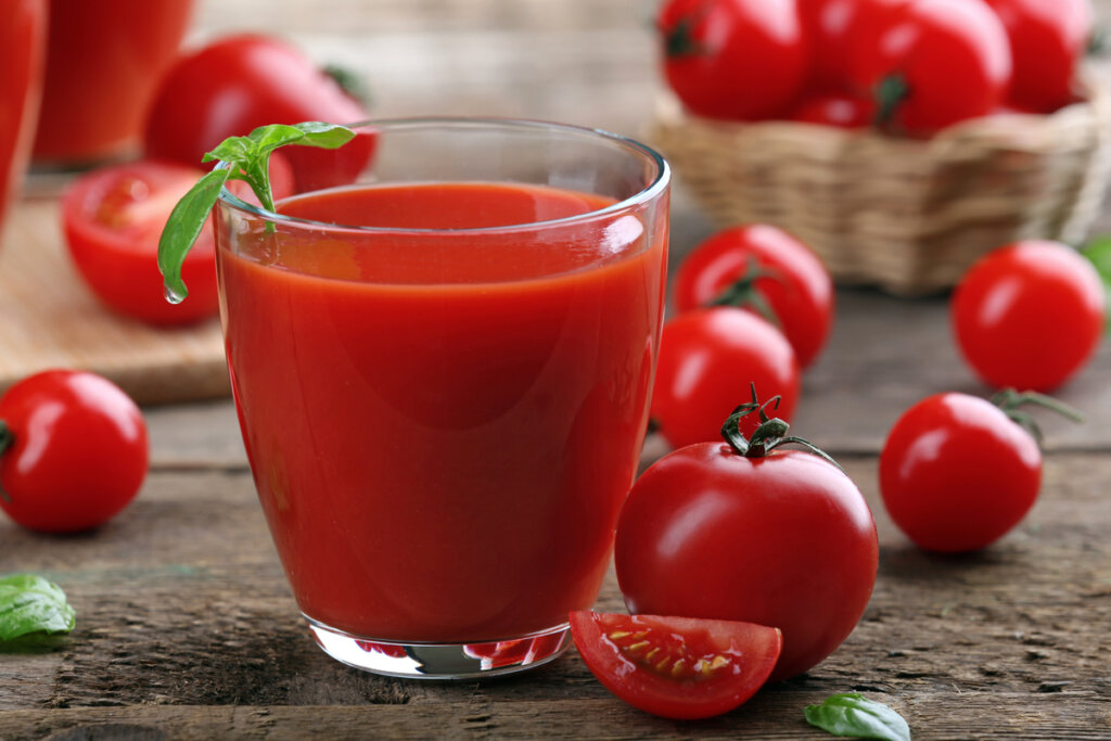 10 sucos detox para ajudar a combater a gordura abdominal