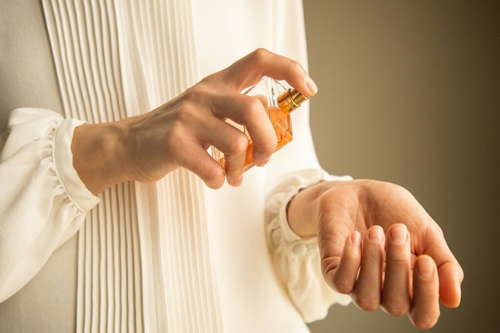 Leveza, frescor e elegância: como escolher perfumes para o verão