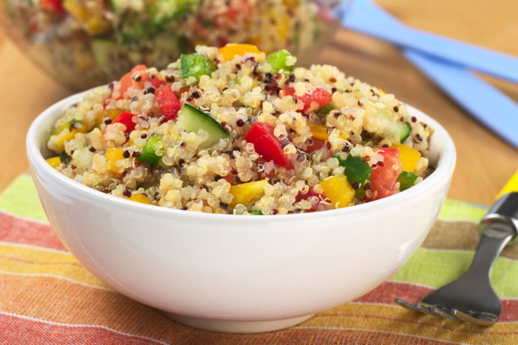 10 saladas detox e refrescantes para iniciar a semana