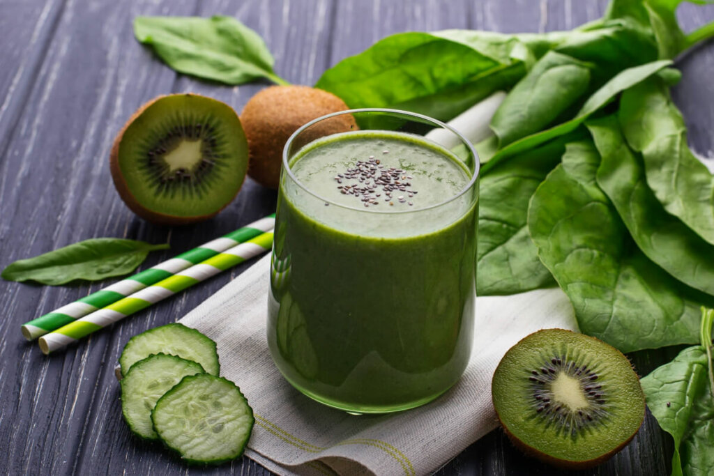 8 sucos verdes e seus benefícios para a saúde