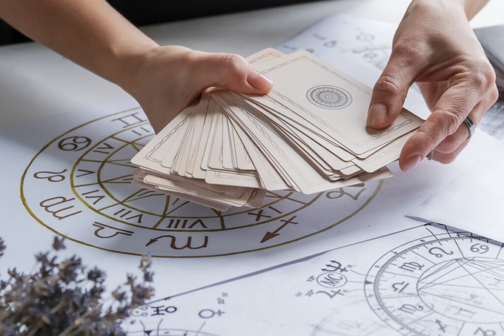 Carta do dia: aprenda a usar o tarot como prática de mindfulness