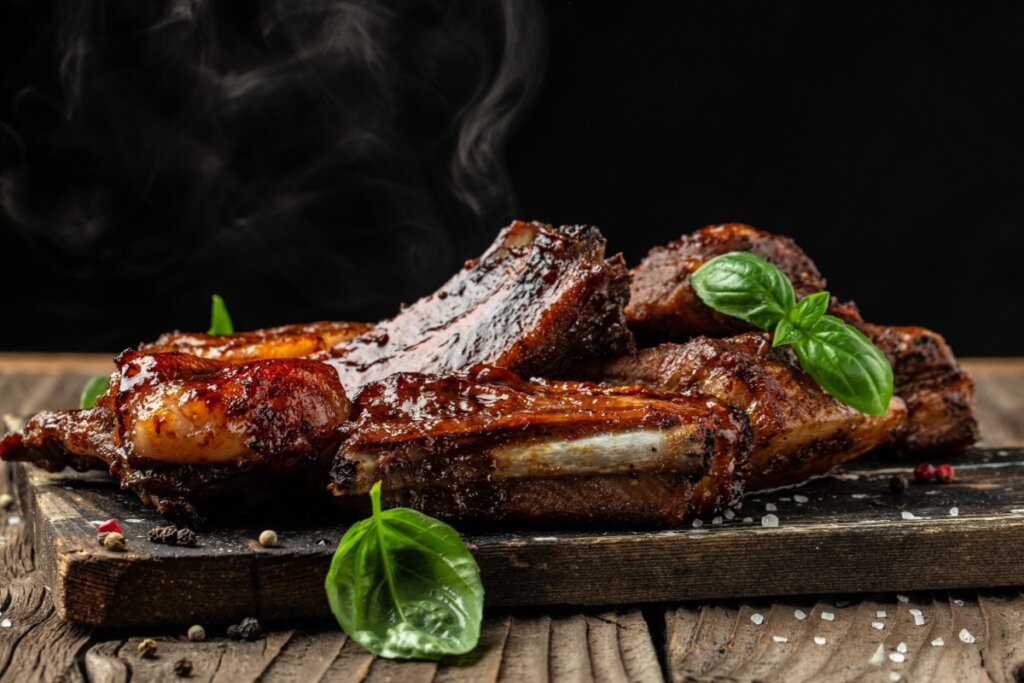 Costela suína: 7 receitas deliciosas para inovar no almoço de sábado
