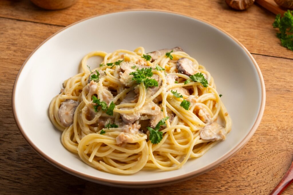 Espaguete à carbonara: 3 receitas práticas para inovar no jantar