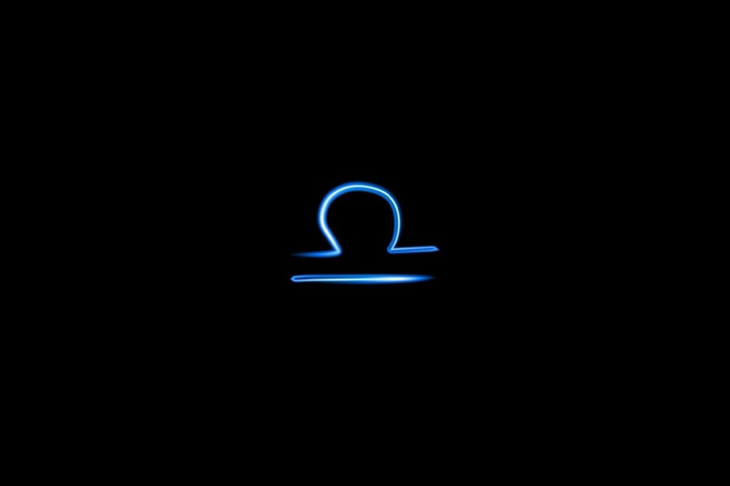 Ilustração do signo de libra em azul sobre um fundo preto