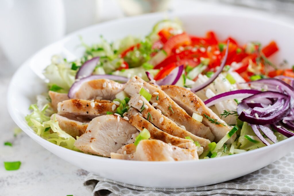 Almoço saudável: 5 receitas leves e práticas com frango