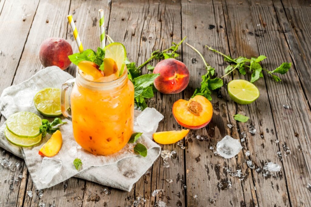 7 sucos detox para aliviar a ressaca de Carnaval