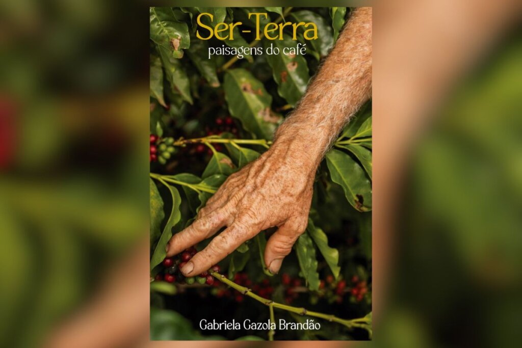 Capa do livro "Ser-Terra: Paisagens do Café", com uma mão em cima de uma planta de café 