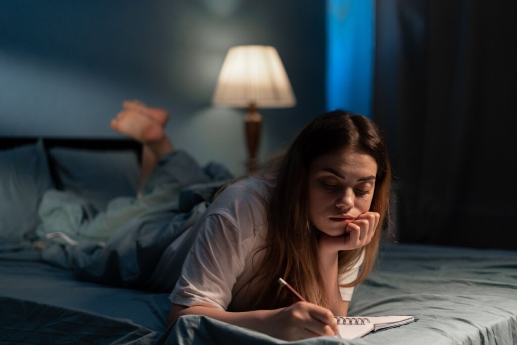 5 rituais simples para acalmar a mente e dormir melhor