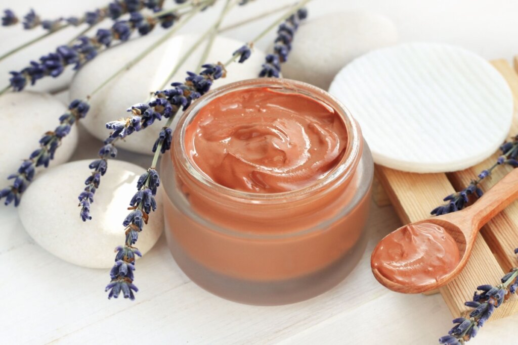 Argila no skincare: veja qual tipo usar em cada fase da vida
