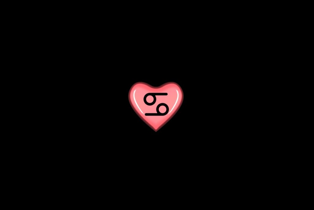 Ilustração de um coração rosa, com o símbolo do signo de câncer dentro, centralizado em um fundo preto