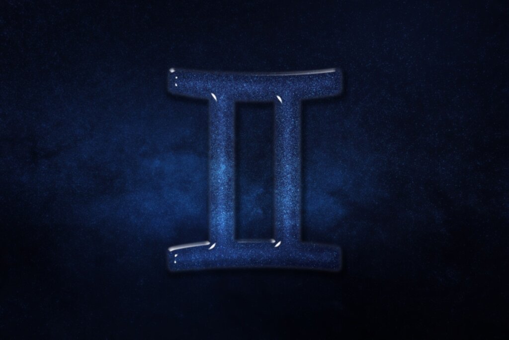 Símbolo de Gêmeos representado pelo algarismo romano para o número dois (II) com uma estética de vidro transparente com luzes azuis e poeira estelar, sobre um fundo de céu noturno azul-escuro profundo e estrelado.